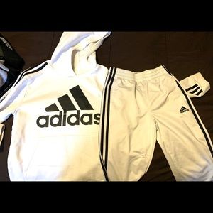 ADIDAS WHITE HOODIE AND JOGGERS WITH BLACK DETAIL